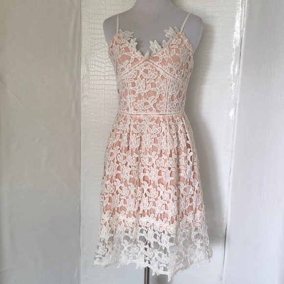 Dresses & Skirts - LACE DRESS.
